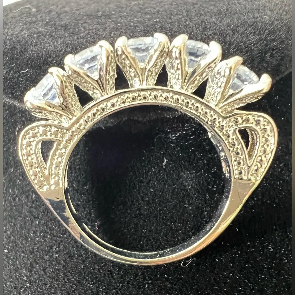 Brand New-Daesar Ring